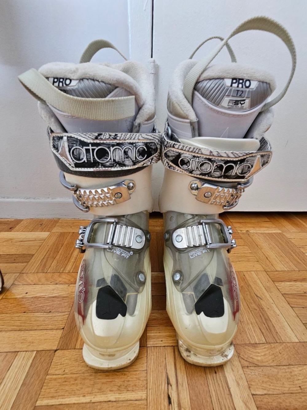 Women's Ski Boots in Cream/White - Pro T2